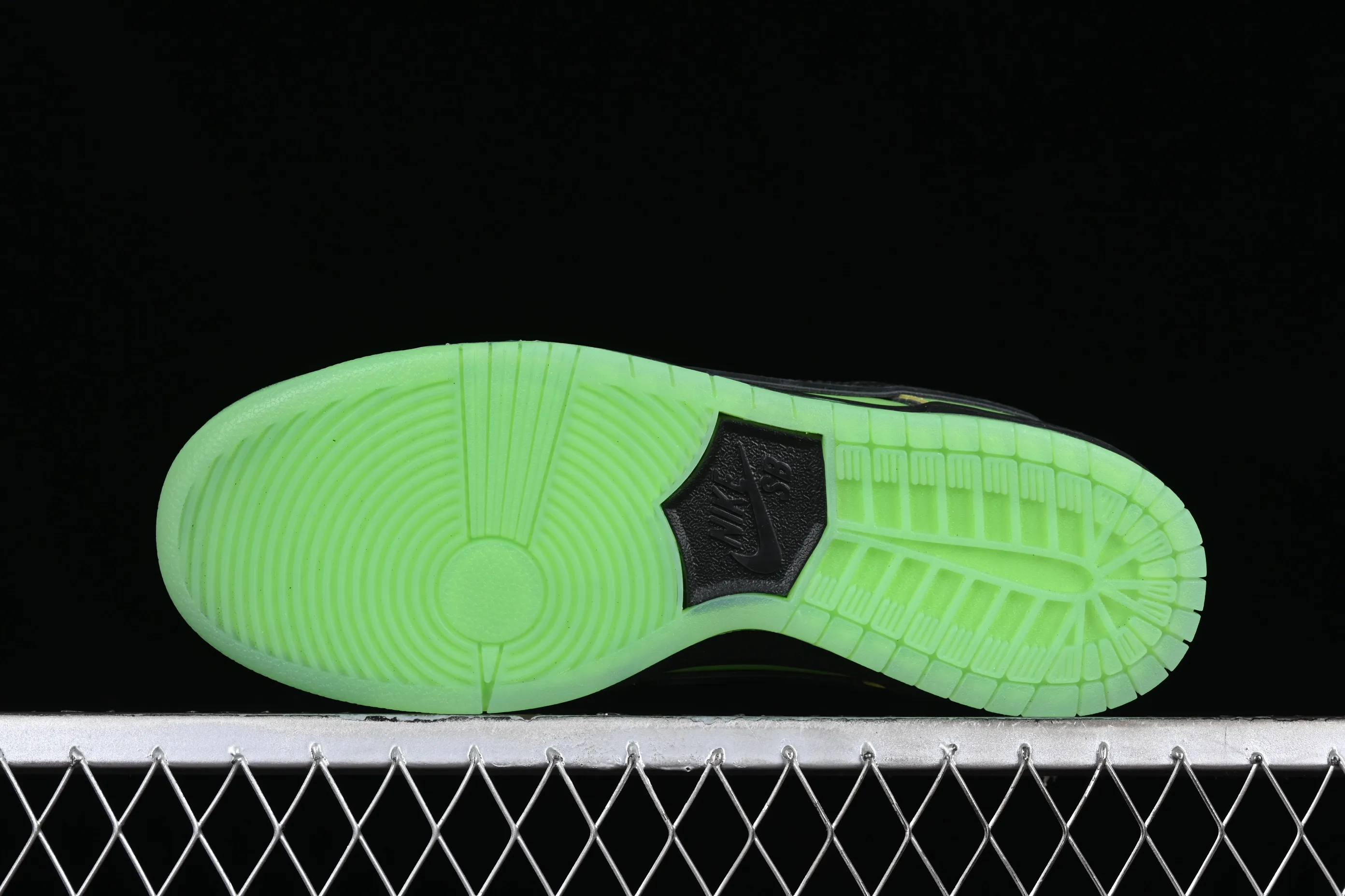 All Categories Nk SB Dunk Series Nk SB Dunk Low Low-top sneakers J version The Powerpuff Girls x Nk SB Dunk Low Powerpuff Girls joint model Low-top casual sneakers FZ8319-300